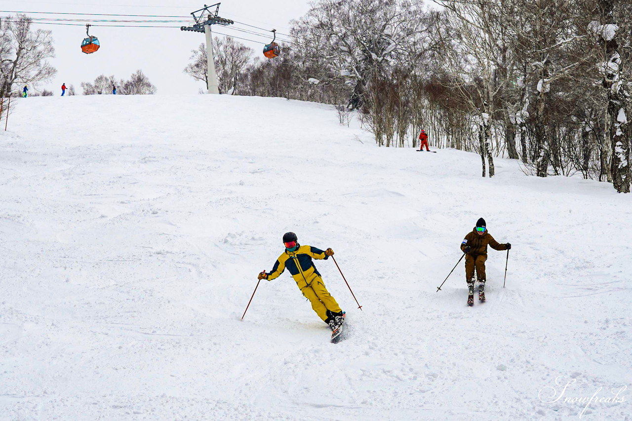 札幌国際スキー場 積雪たっぷり 300cm。コンディション良好なゲレンデでモーグル女子 ・畑田繭さんとコブコブセッション！